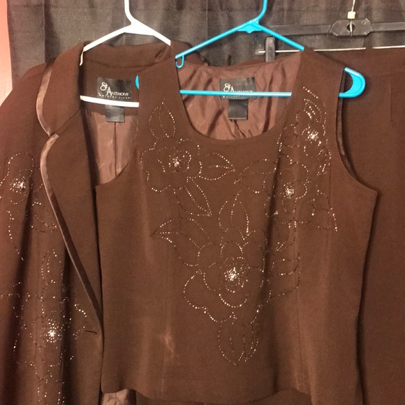 Three Piece Dress Suit - Picture 9 of 10